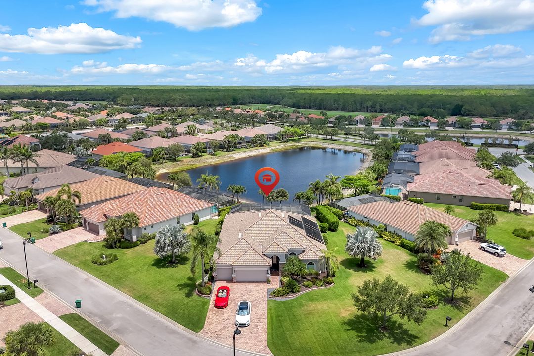 9052 Graphite Cir, Naples, FL 34120