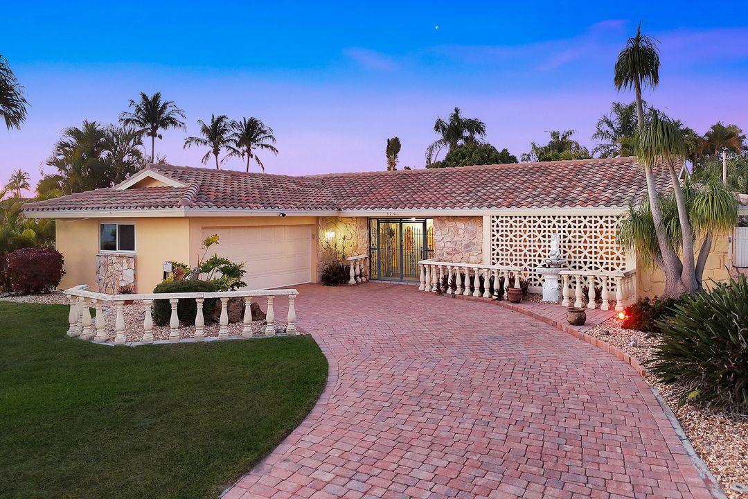 5201 Willow Ct, Cape Coral, FL 33904