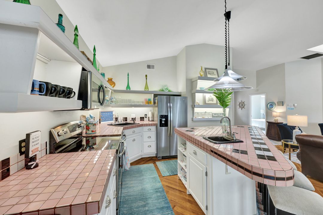 531 91st Ave N, Naples, FL 34108