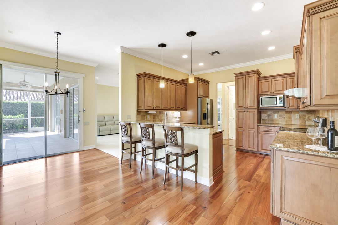 2032 Castle Garden Ln, Naples, FL 34110
