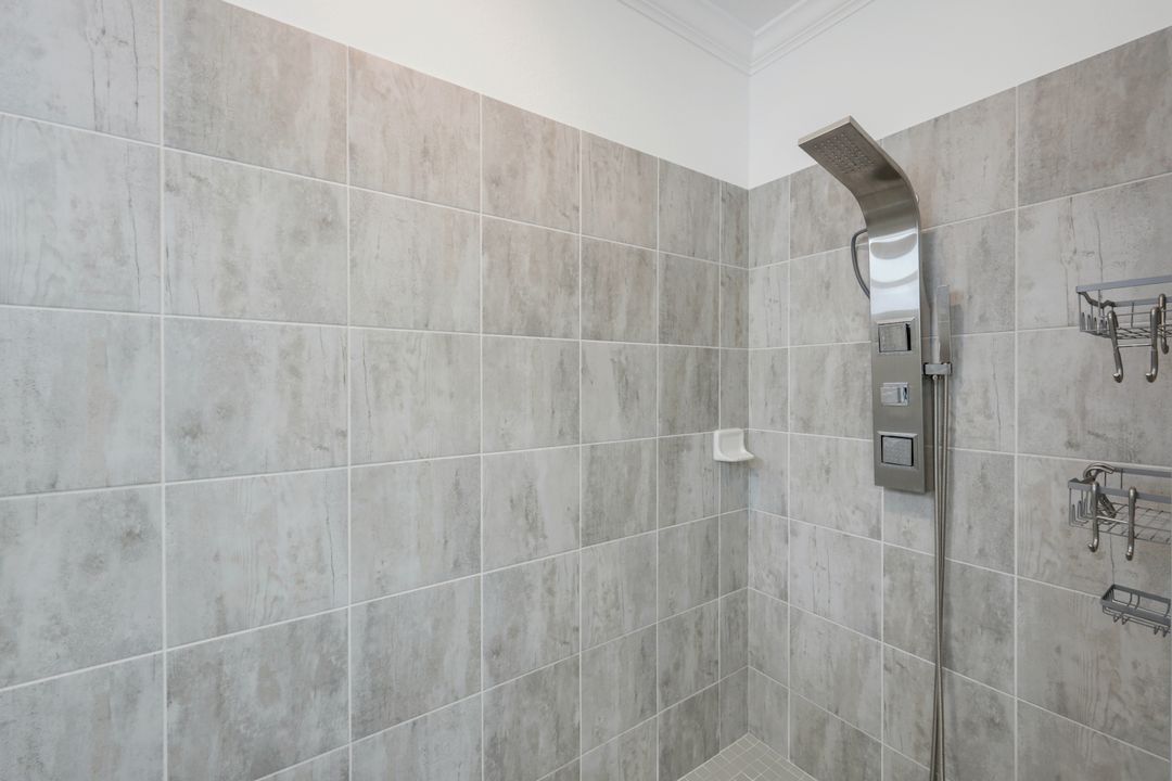 2193 Clementine St, Naples, FL 34120