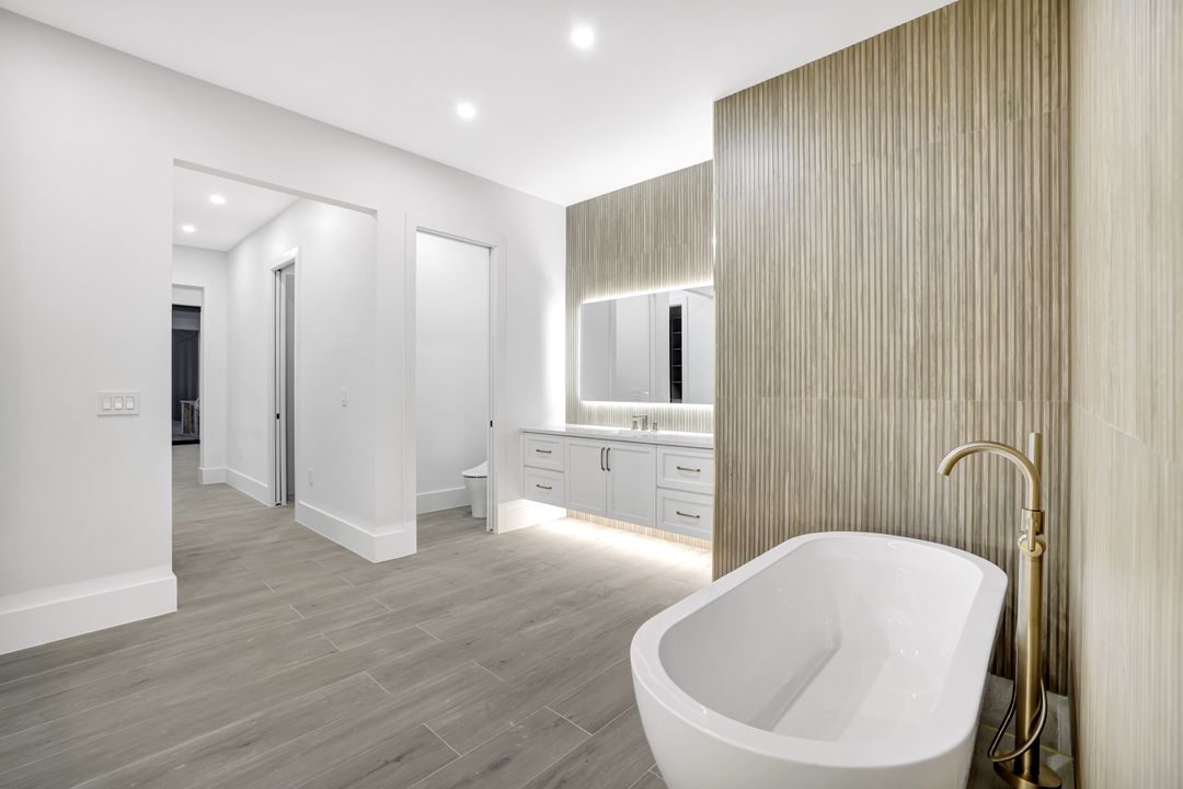 264 13th St NW, Naples, FL 34120