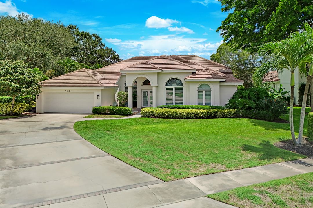 7998 Beaumont Ct, Naples, FL 34109