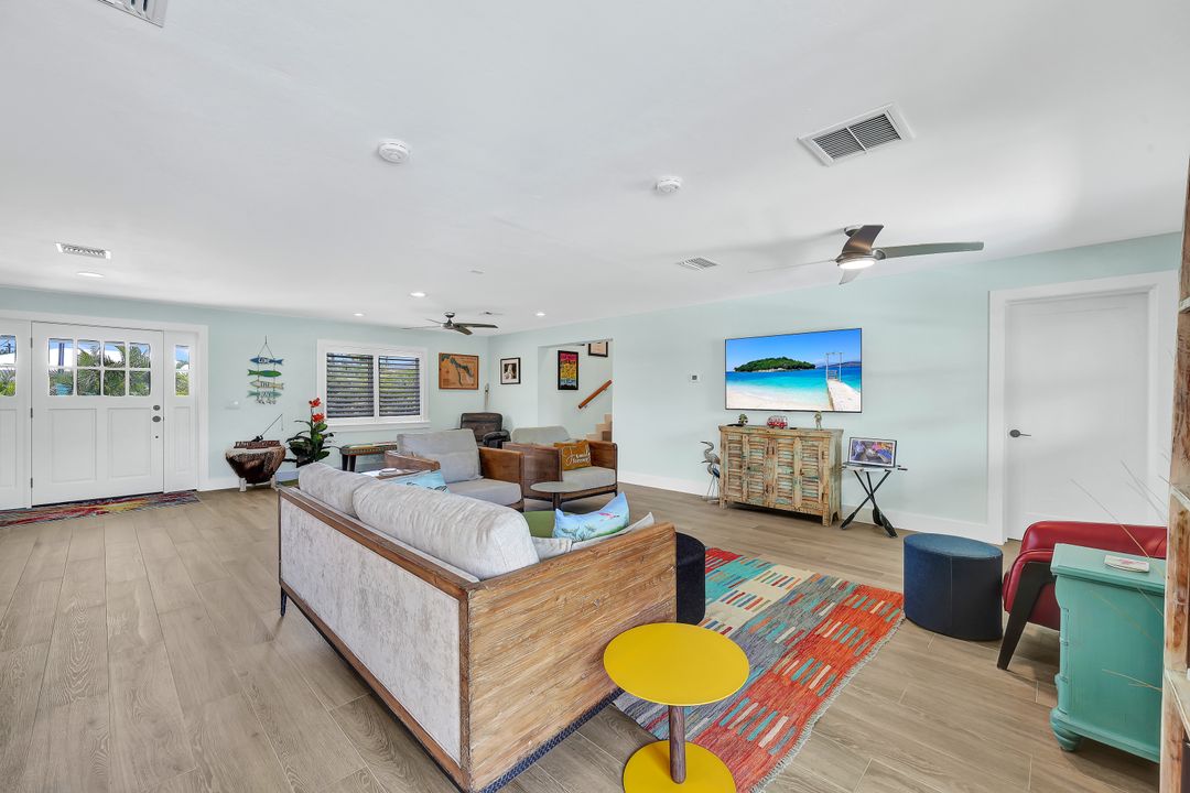 2631 Riverview Dr, Naples, FL 34112