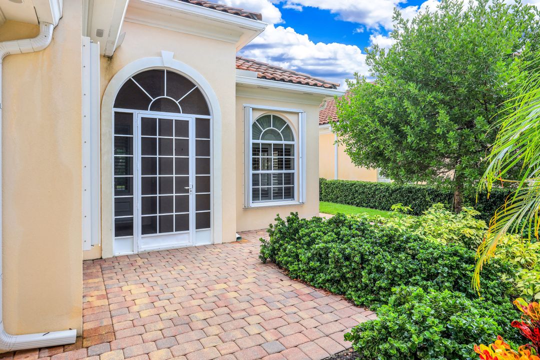 3821 Whidbey Way, Naples, FL 34119