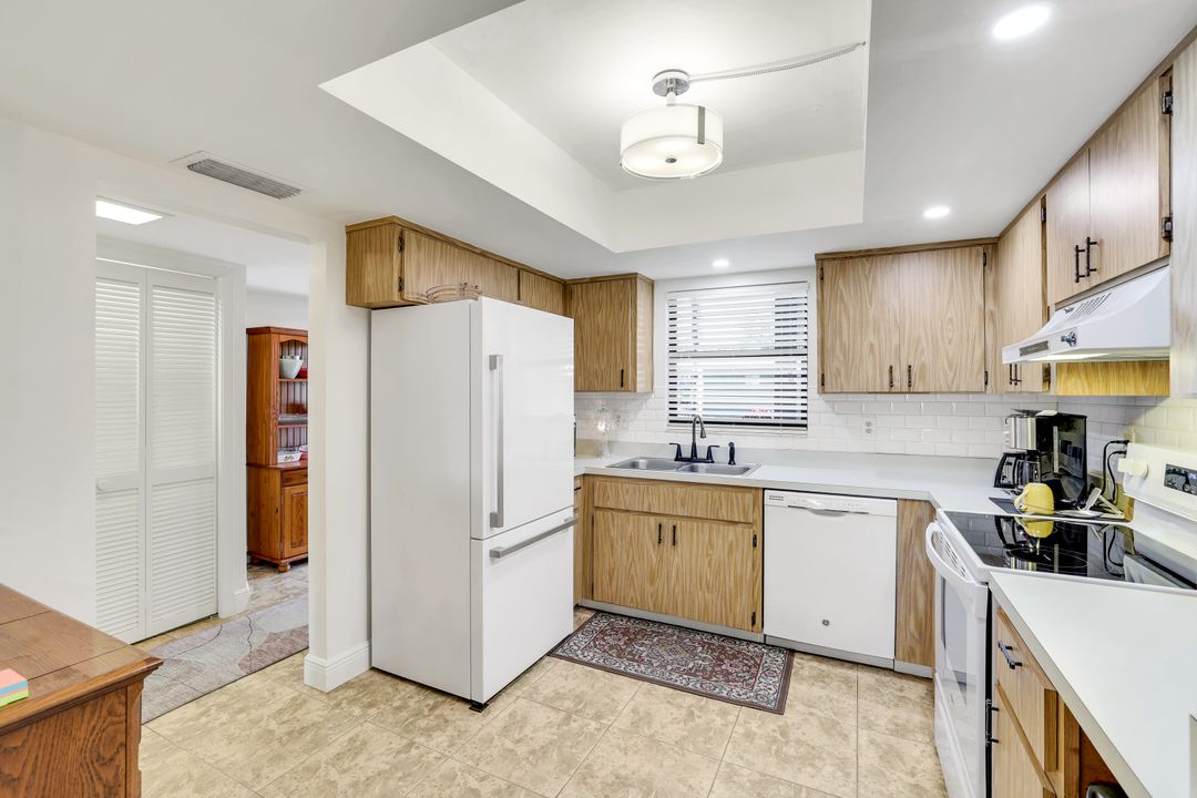 95 St Andrews Blvd #110, Naples, FL 34113