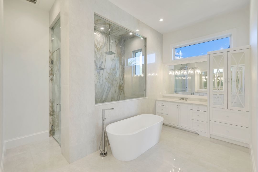 730 Harbour Dr, Naples, FL 34103