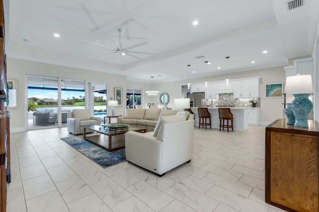 14386 Laguna Spgs Ln, Naples, FL 34114