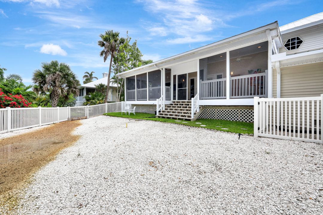 1874 Farm Trail, Sanibel, FL 33957