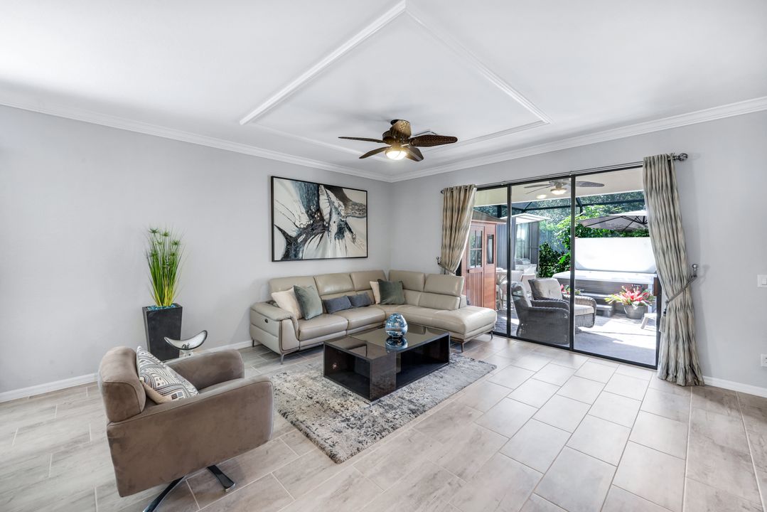 4244 Raffia Palm Cir, Naples, FL 34119