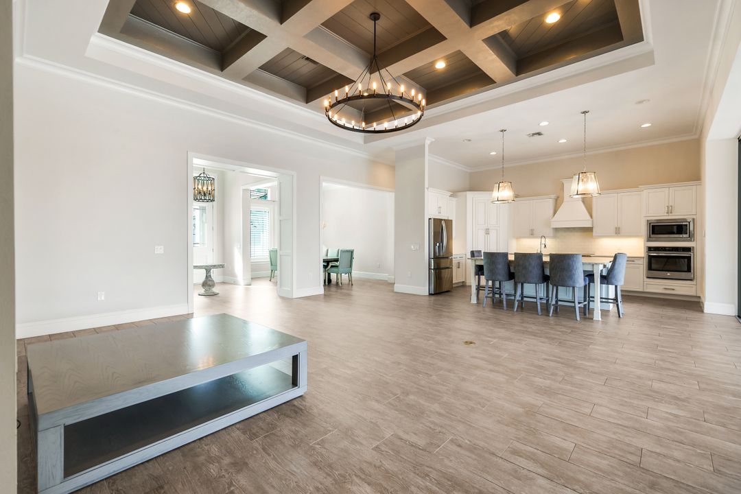 6348 Lyford Isle Dr, Naples, FL 34113