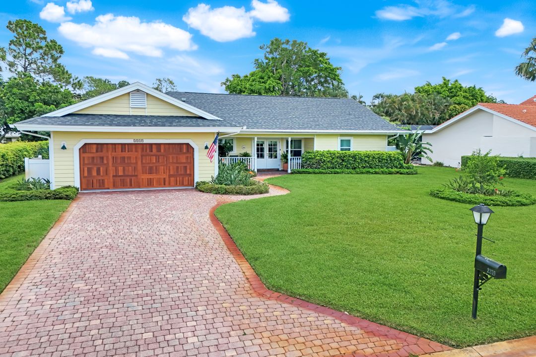 2319 Queens Way, Naples, FL 34112
