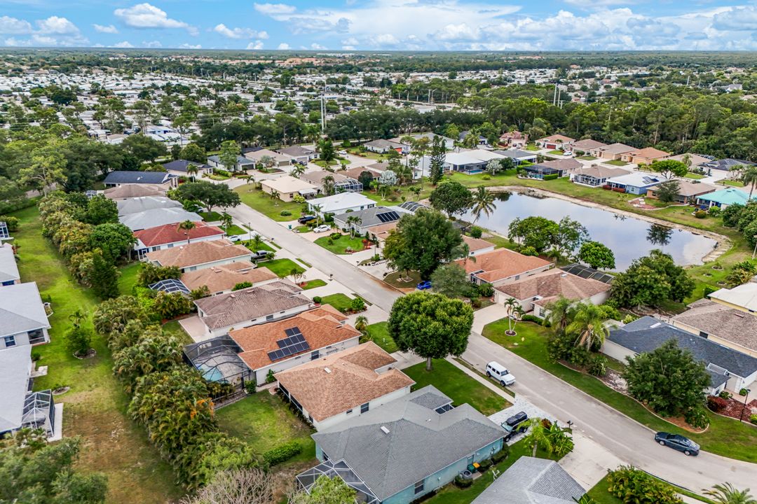 156 Stanhope Cir, Naples, FL 34104