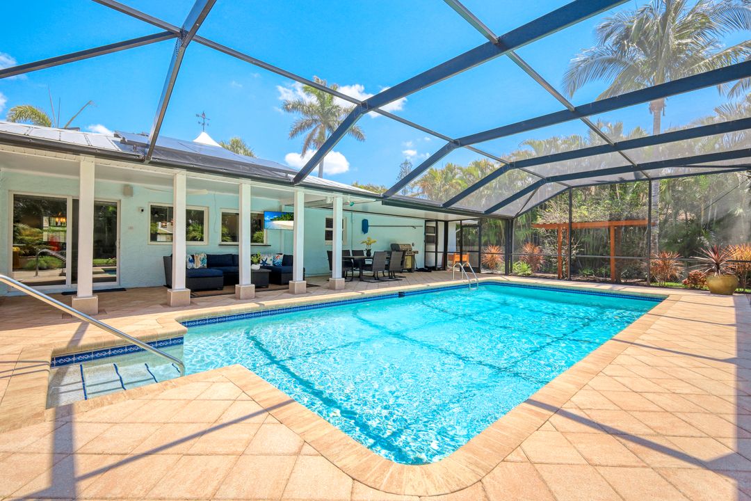 832 97th Ave N, Naples, FL 34108