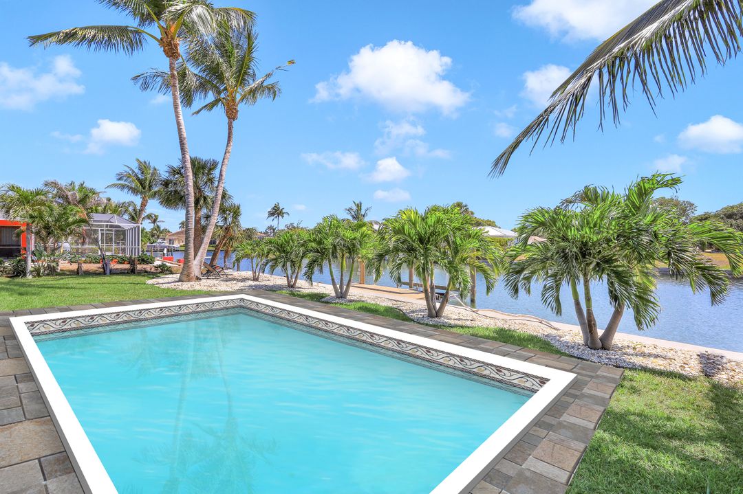 811 Wintergreen Ct, Marco Island, FL 34145