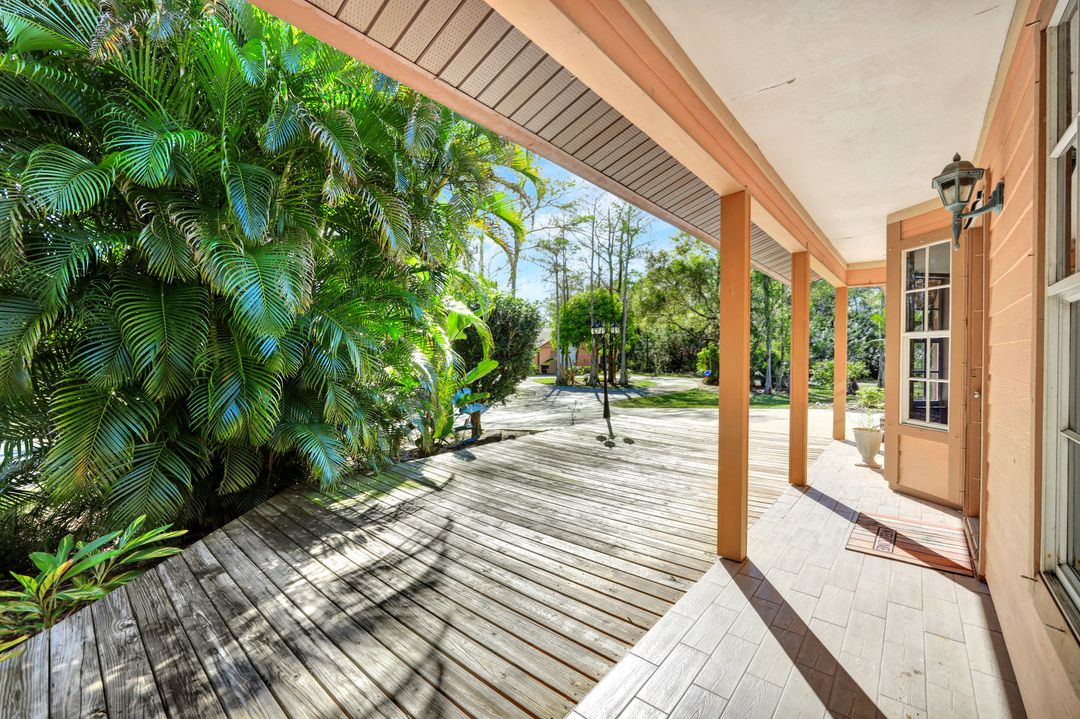 825 23rd St SW, Naples, FL 34117