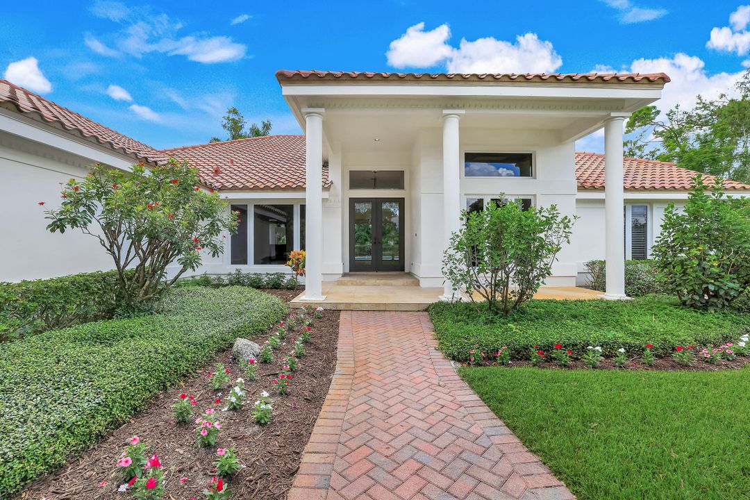 4502 Silver Fox Dr, Naples, FL 34119