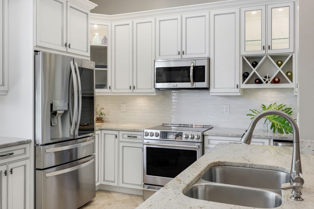 1840 Les Chateaux Blvd #4-201, Naples, FL 34109