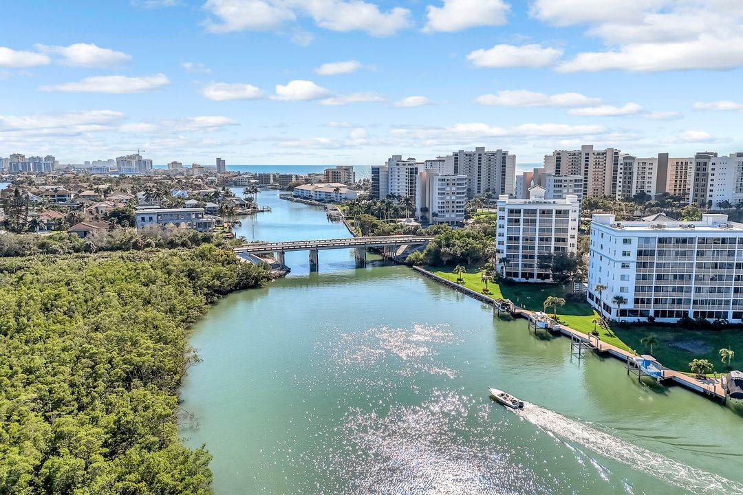 21 Bluebill Ave, Naples, FL 34108