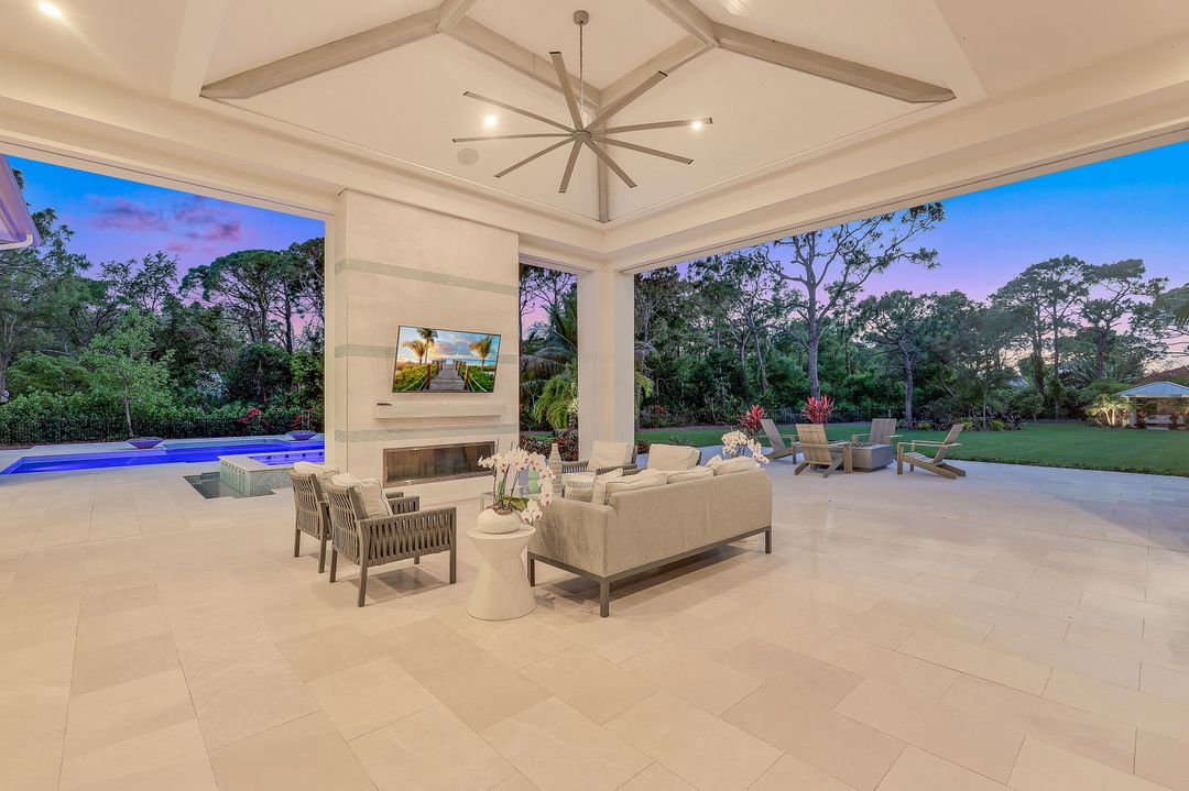 125 Caribbean Rd, Naples, FL 34108