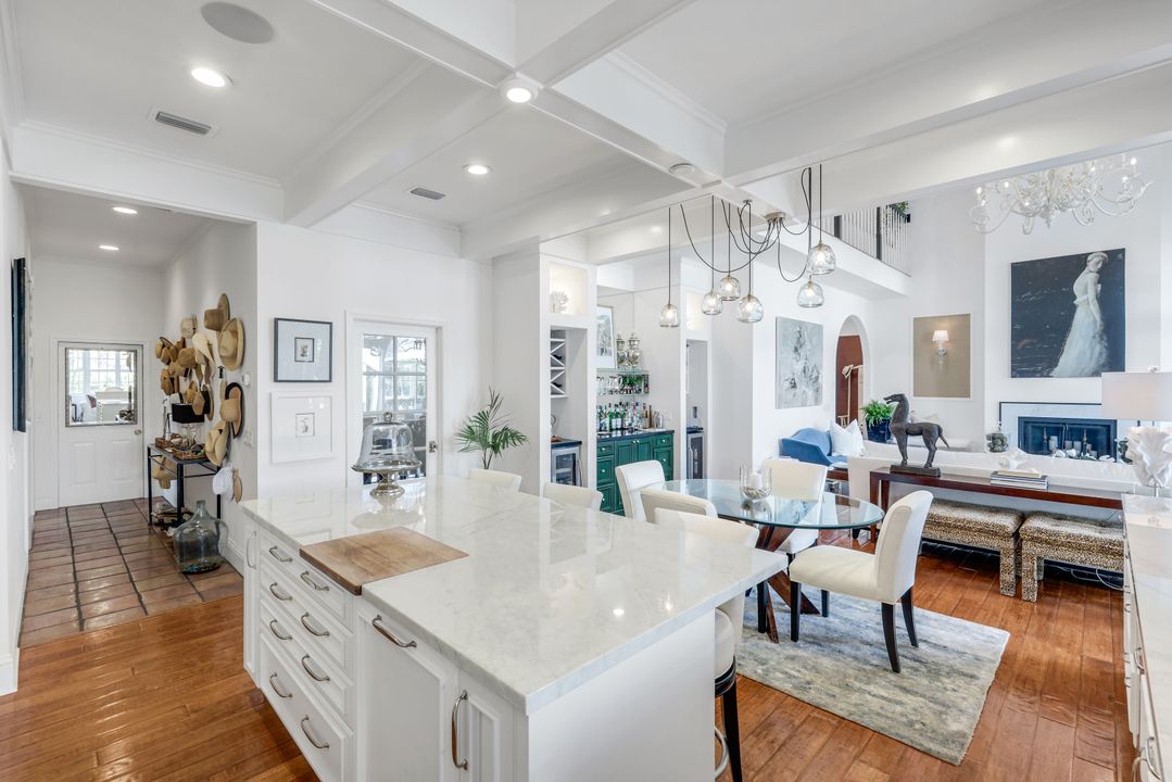 180 Edgemere Way S, Naples, FL 34105