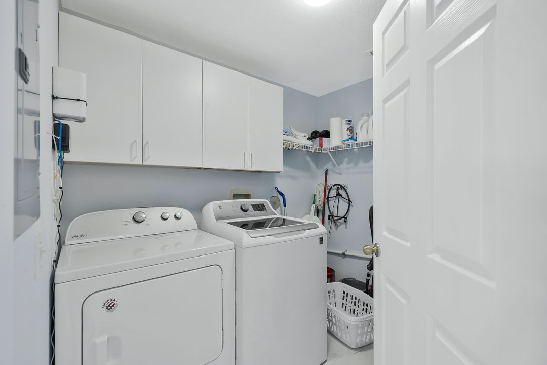 186 Gabriel Cir #9, Naples, FL 34104