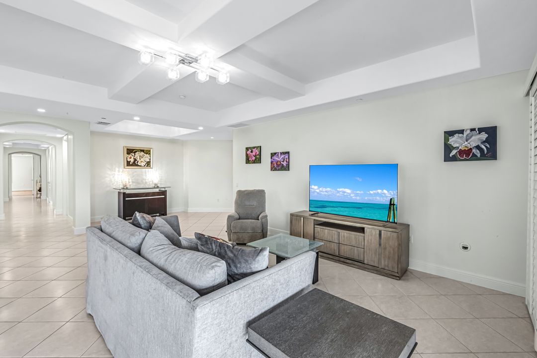 510 Avellino Isles Cir #2202, Naples, FL 34119