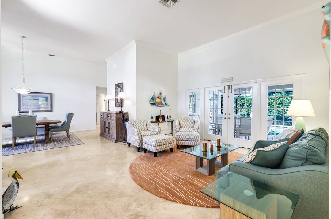 717 Pine Creek Ln, Naples, FL 34108