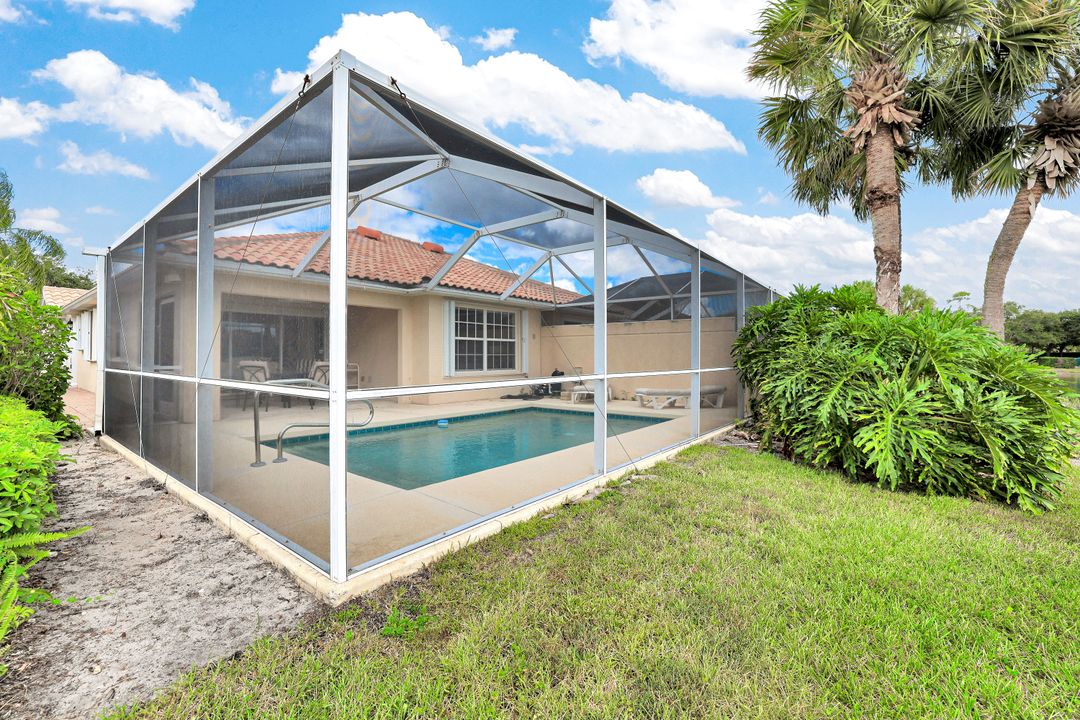 4307 Redonda Ln, Naples, FL 34119