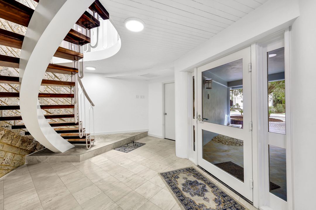 336 Seabreeze Dr, Marco Island, FL 34145