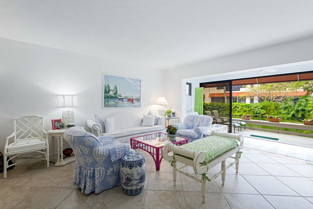 511 Serendipity Dr #511, Naples, FL 34108