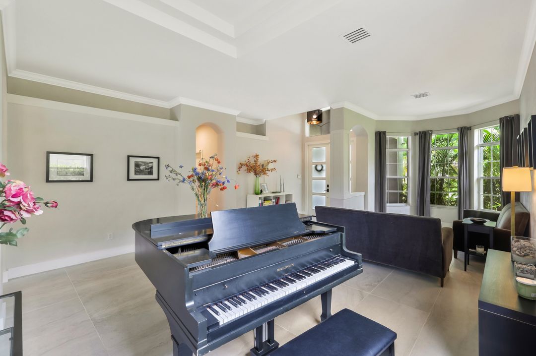 5717 Lago Villaggio Way, Naples, FL 34104