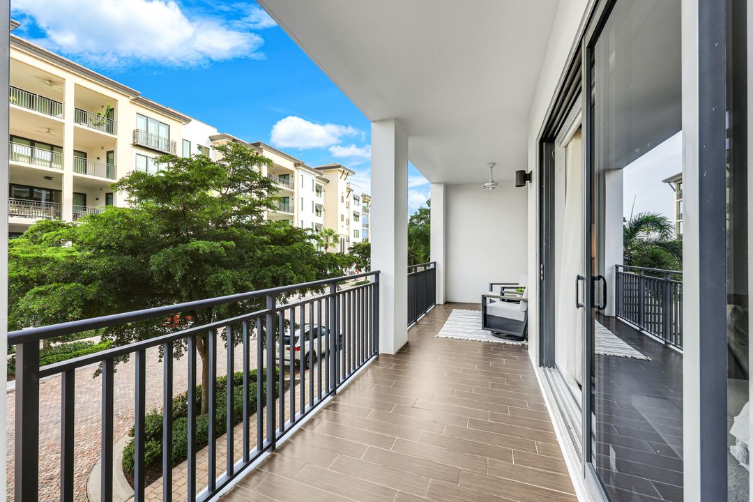 1030 3rd Ave S #215, Naples, FL 34102