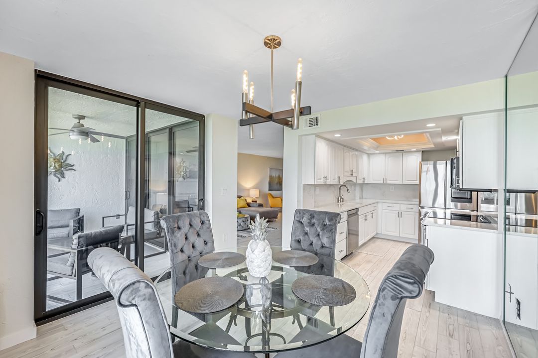 10475 Gulf Shore Dr #112, Naples, FL 34108