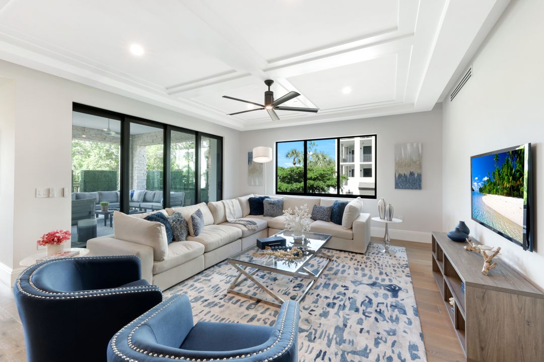 1130 3rd Ave S #207, Naples, FL 34102