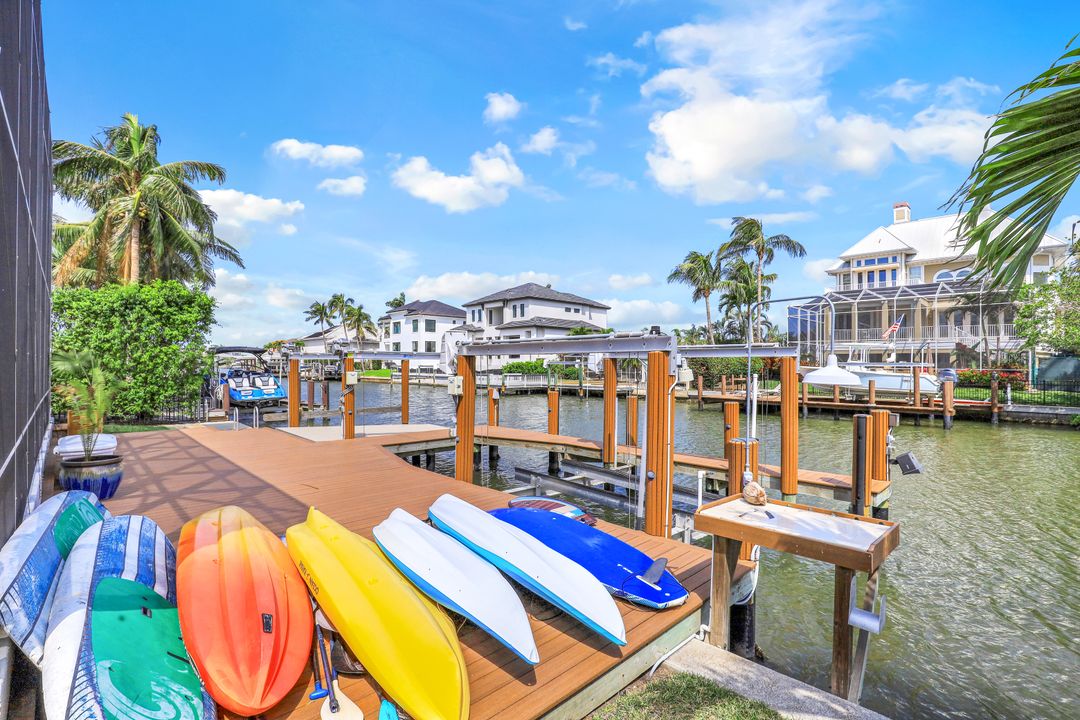 437 Tradewinds Ave, Naples, FL 34108