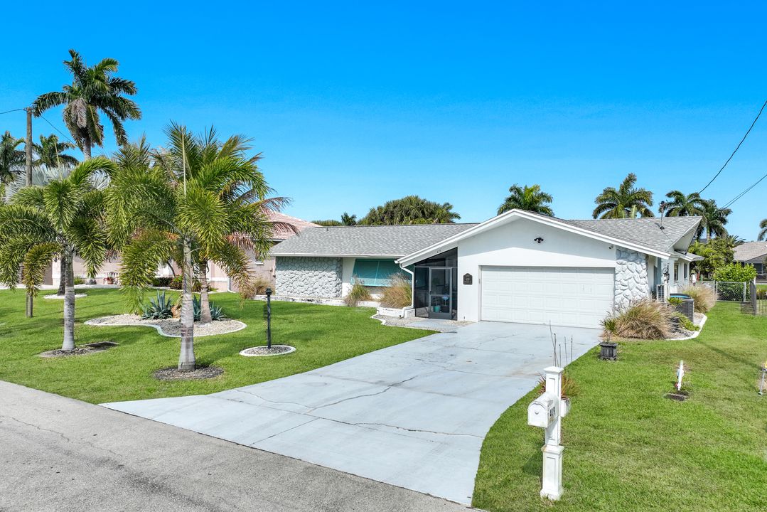 419 Pinecrest Ct, Cape Coral, FL 33904