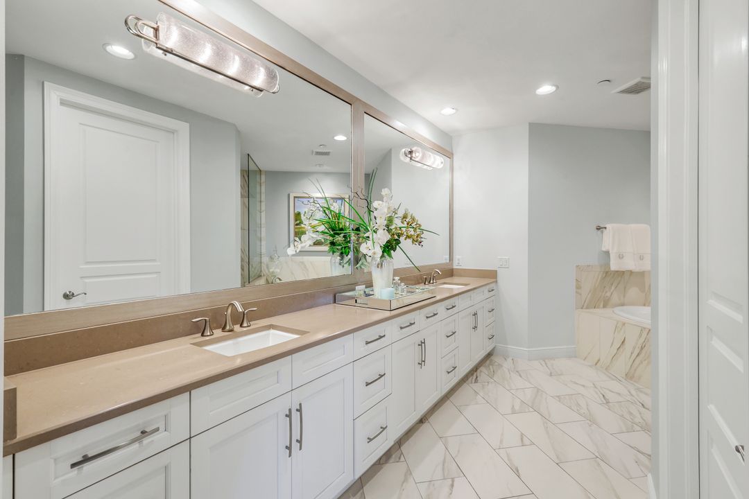 16391 Viansa Wy #202, Naples, FL 34110