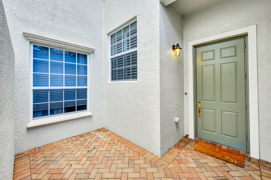 9235 Tesoro Ln #4-202, Naples, FL 34114