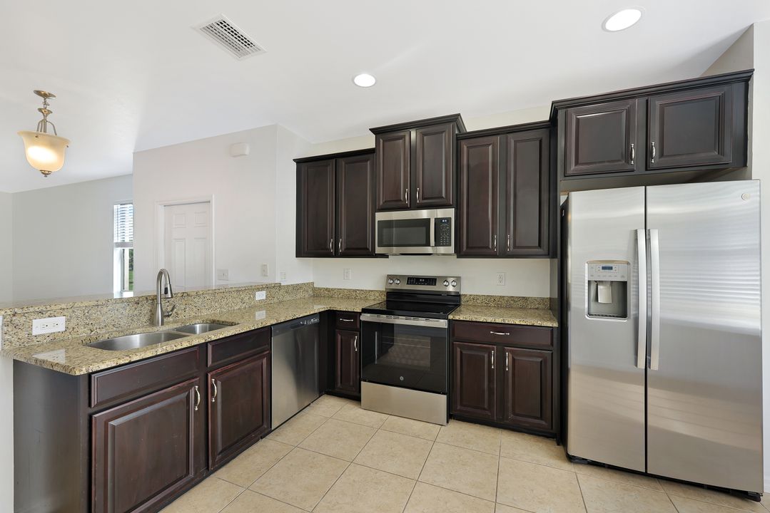 3827 Clearbrook Ln, Fort Myers, FL 33966