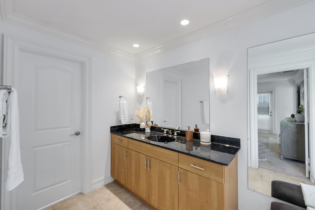 675 Pompano Dr, Naples, FL 34110