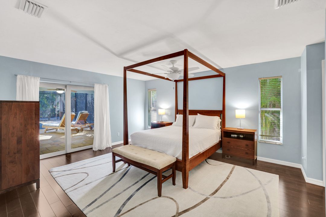 10341 Regent Cir, Naples, FL 34109