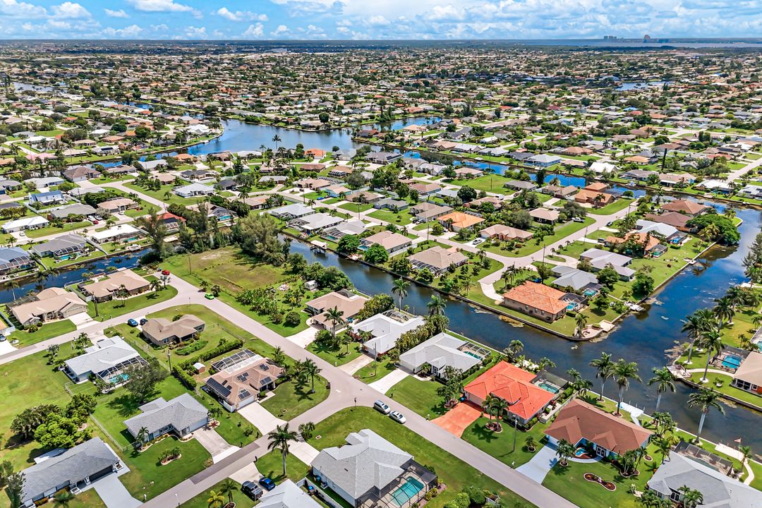2143 SE 5th Ave, Cape Coral, FL 33990