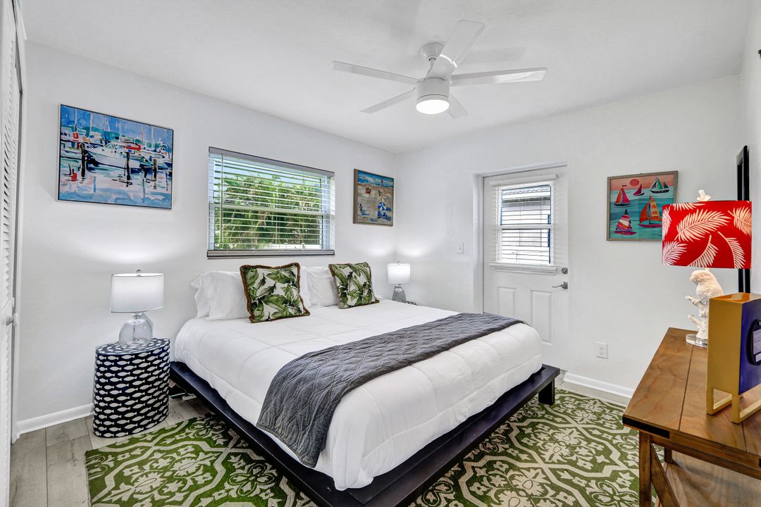 576 93rd Ave N, Naples, FL 34108