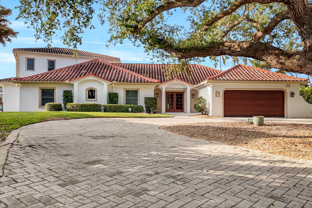 350 Bowline Bend, Naples, FL 34103