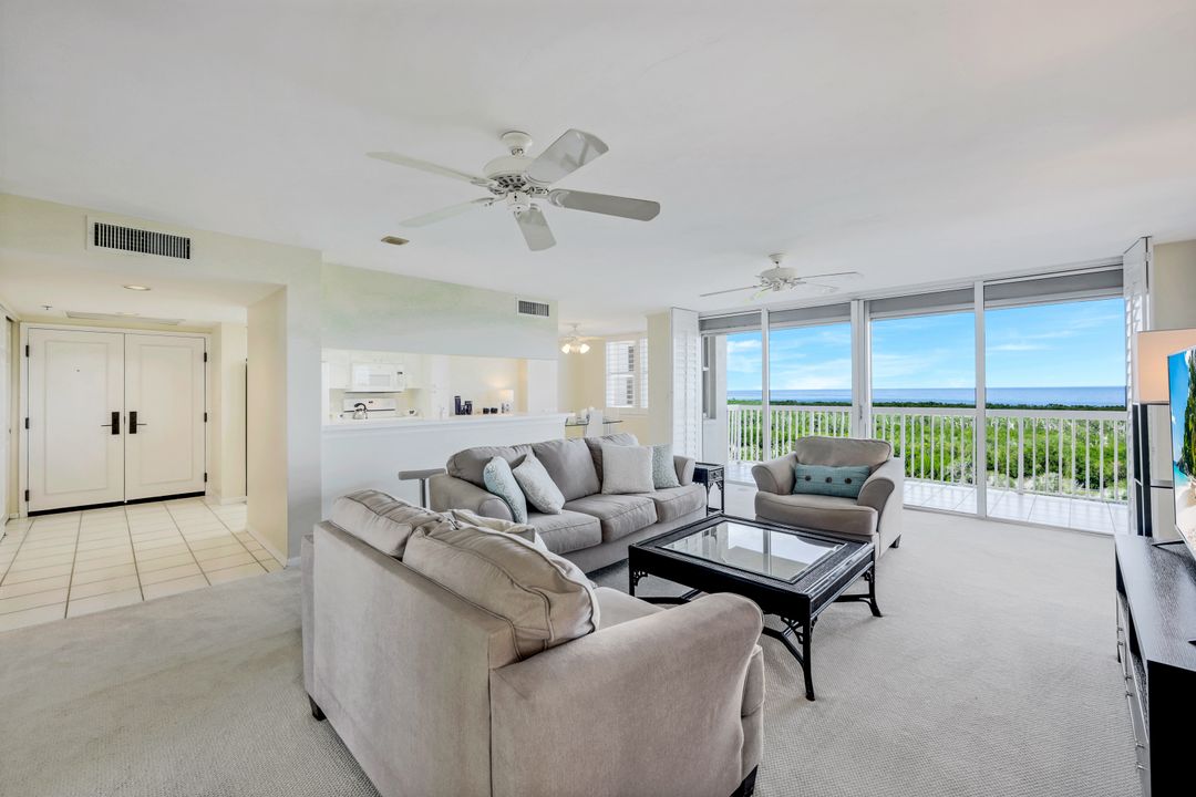 6585 Nicholas Blvd #905, Naples, FL 34108