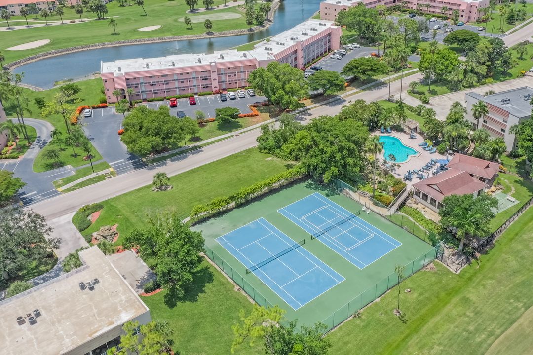 300 Forest Lakes Blvd #104, Naples, FL 34105