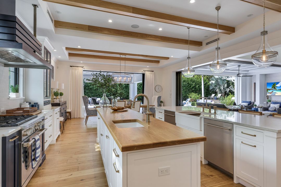 679 Rudder Rd, Naples, FL 34102