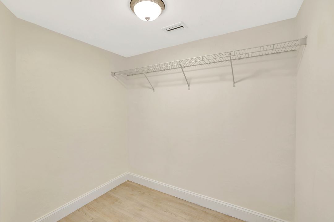 340 Horse Creek Dr #207, Naples, FL 34110