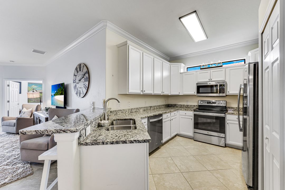 1427 Oceania Dr, Naples, FL 34113